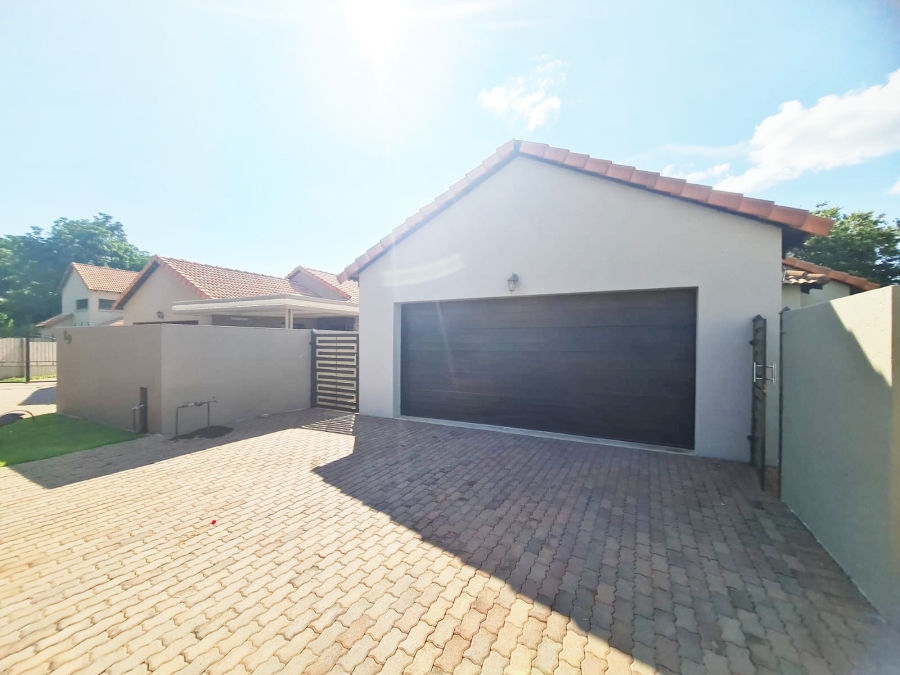 To Let 3 Bedroom Property for Rent in Melodie North West